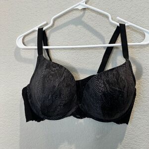 Torrid Curve Black Reptile Print Lace Criss Cross Front Bra - Size 40D - EUC